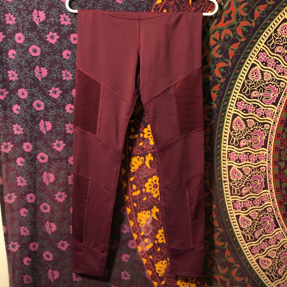 Burgundy Reebok yoga pants. Thin & stretchy